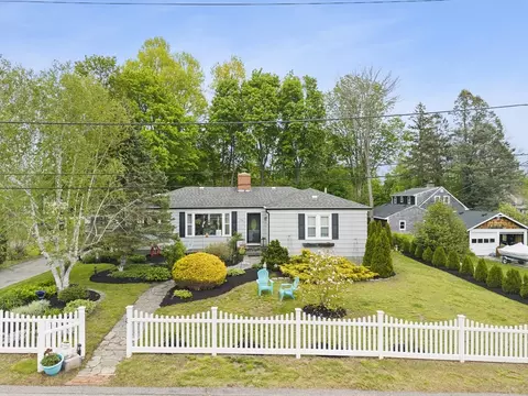 194 Grove Ave, Somerset, MA 02726