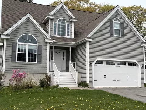 87 Dancause Rd, Lowell, MA 01852