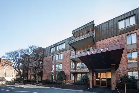 1002 Paradise Rd #PHE, Swampscott, MA 01907