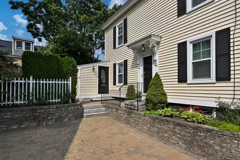 4 Olive St, Newburyport, MA 01950