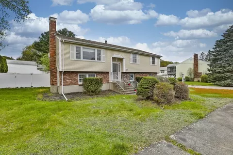 54 Walton St, Wakefield, MA 01880