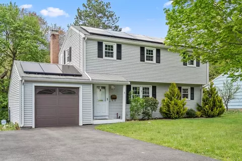 8 Sunset Dr, Framingham, MA 01701