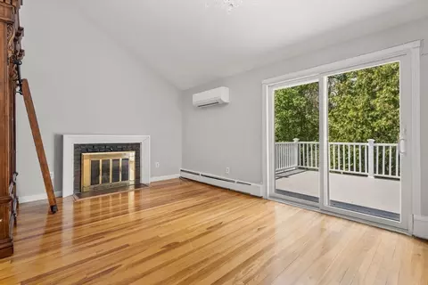 Living - 8 Sunset Dr, Framingham, MA 01701 photo 6 of 8