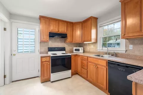 Kitchen - 8 Sunset Dr, Framingham, MA 01701 photo 1 of 2