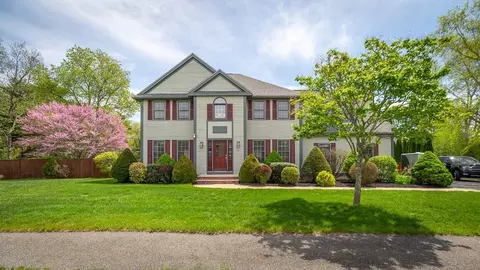 3 Meeting Place Cir, Beverly, MA 01915