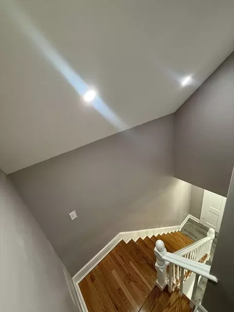 Entry Way - 5 Lyman St, Worcester, MA 01603 photo 2 of 3