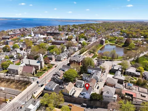 8 Vernon Ct, Newburyport, MA 01950