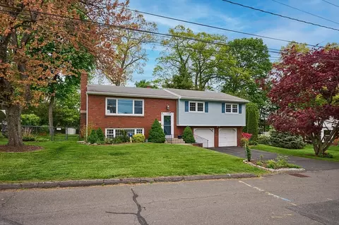 27 Mount Tom Ave, Holyoke, MA 01040