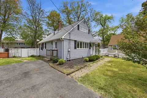 49 Canterbury Rd, Springfield, MA 01118