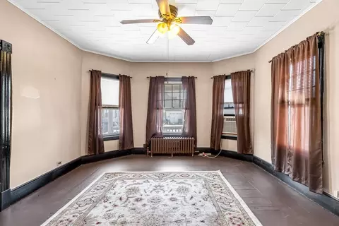 Living - 18 Wendell Pl, Springfield, MA 01105 photo 1 of 4