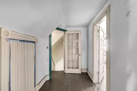 Entry Way - 18 Wendell Pl, Springfield, MA 01105 photo 3 of 3