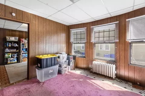 Entry Way - 18 Wendell Pl, Springfield, MA 01105 photo 1 of 3