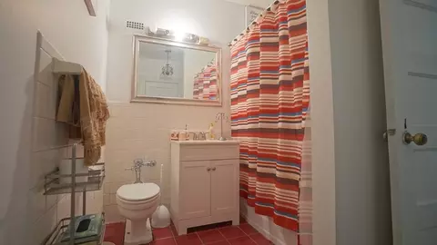 Bath - 140 Chestnut St #314, Springfield, MA 01103 photo 1 of 4