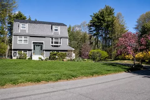 2 Skunk Rd, Merrimac, MA 01860