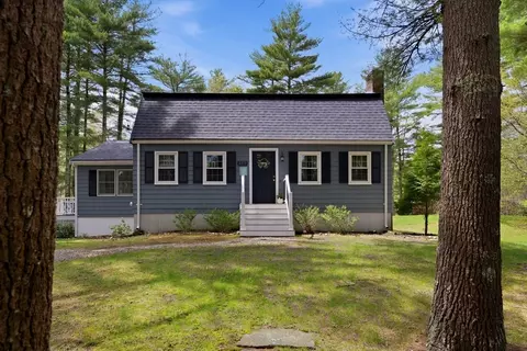 117 Pelham St, Pembroke, MA 02359