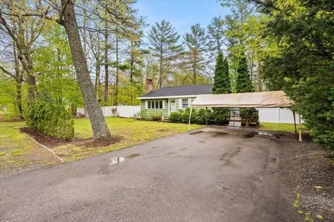 9 Green St, Foxboro, MA 02035