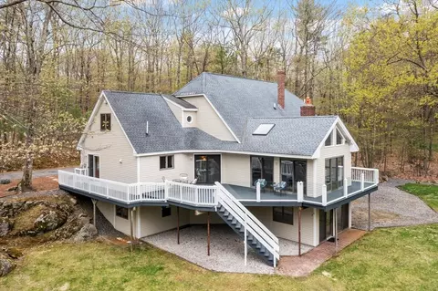 17 Stone Pound Ln, Atkinson, NH 03811