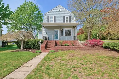 97 Middle Rd, Acushnet, MA 02743