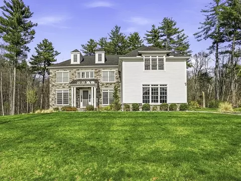 60 Chamberlain St, Hopkinton, MA 01748