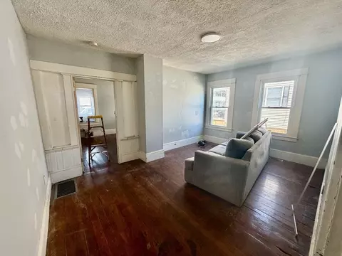 Living - 27 Loring St, Springfield, MA 01105 photo 6 of 8