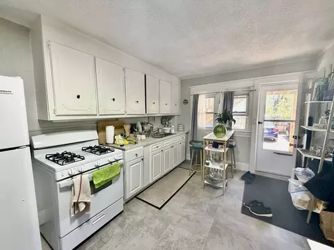 Kitchen - 27 Loring St, Springfield, MA 01105 photo 4 of 5