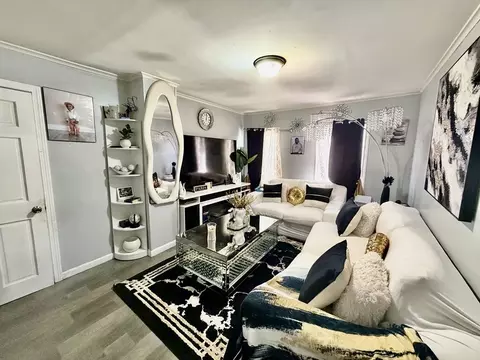 Living - 27 Loring St, Springfield, MA 01105 photo 5 of 8