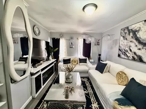 Living - 27 Loring St, Springfield, MA 01105 photo 4 of 8