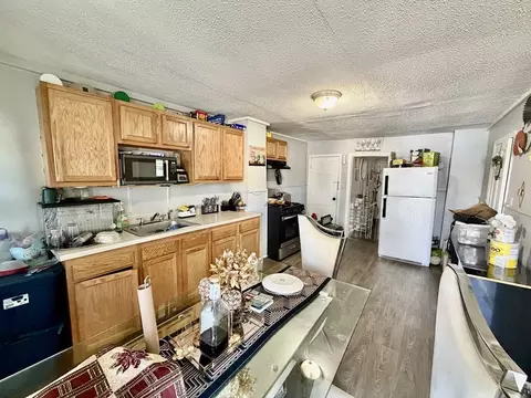 Kitchen - 27 Loring St, Springfield, MA 01105 photo 2 of 5