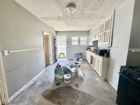 Kitchen - 27 Loring St, Springfield, MA 01105 photo 3 of 5