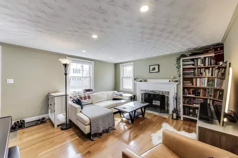 22 Irving St, Reading, MA 01867 photo 5