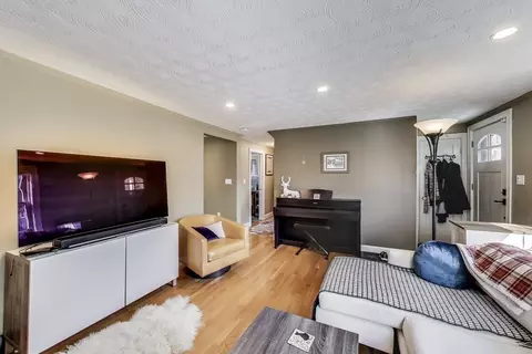 22 Irving St, Reading, MA 01867 photo 6