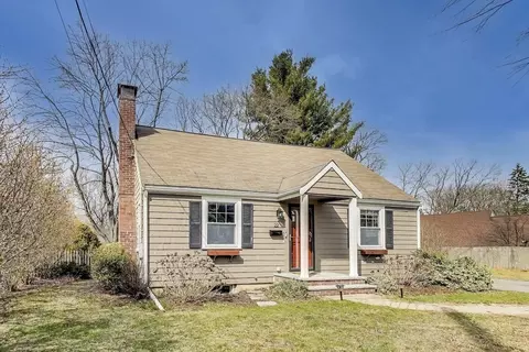 22 Irving St, Reading, MA 01867 photo 3