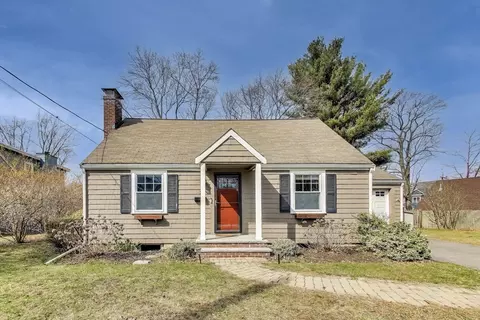 22 Irving St, Reading, MA 01867 photo 2