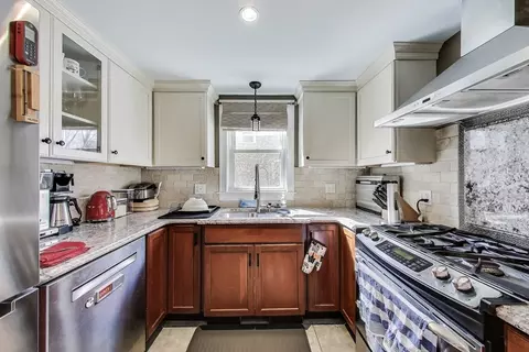 22 Irving St, Reading, MA 01867 photo 8