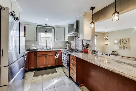 22 Irving St, Reading, MA 01867 photo 7