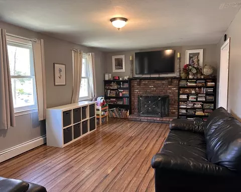 Living - 21 Dinahs Way, Wareham, MA 02571 photo 1 of 1