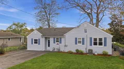 23 Pine St, Swansea, MA 02777