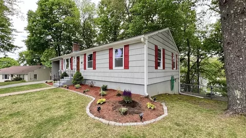 21 Rich St, Worcester, MA 01602