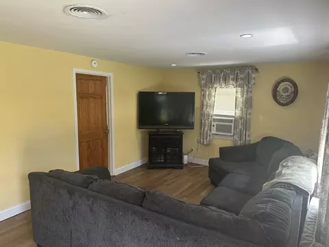 Living - 20 Keddy St, Springfield, MA 01109 photo 1 of 2