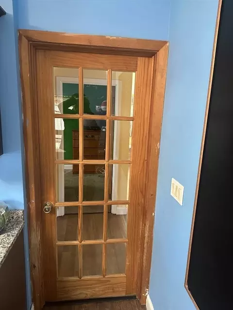 Entry Way - 20 Keddy St, Springfield, MA 01109 photo 1 of 1