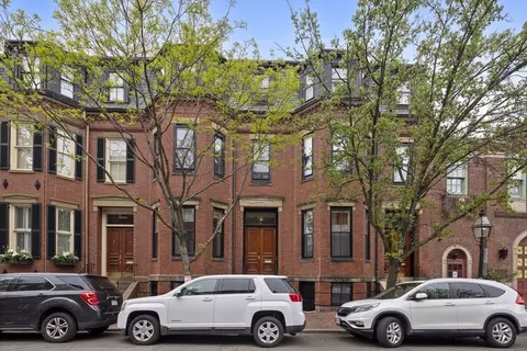 131 Mount Vernon St #2, Boston, MA 02108
