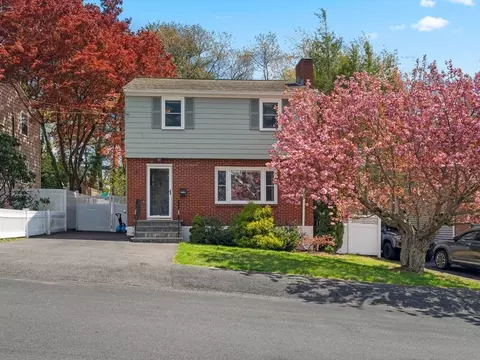 18 Crosstown Ave, West Roxbury, MA 02132