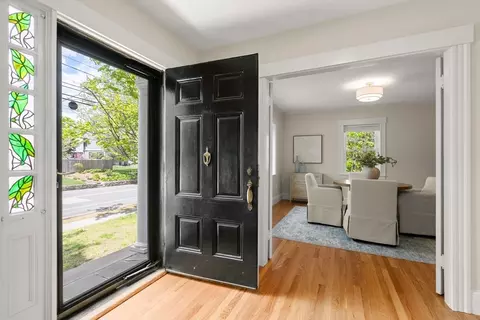 Entry Way - 106 Central St, Hingham, MA 02043 photo 3 of 6