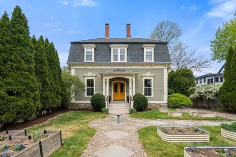 3 Vermont St, West Roxbury, MA 02132