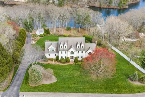 19 Bragg Rd, Foxboro, MA 02035