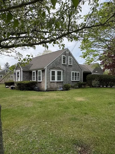 42 Old Barnstable Rd, Falmouth, MA 02536