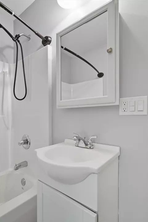 Bath - 111 Methuen St, Springfield, MA 01119 photo 3 of 3