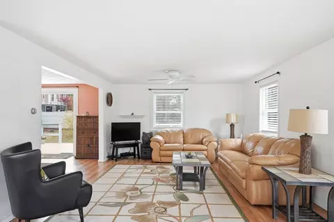 Living - 94 Edgewater Dr, Wareham, MA 02571 photo 2 of 4