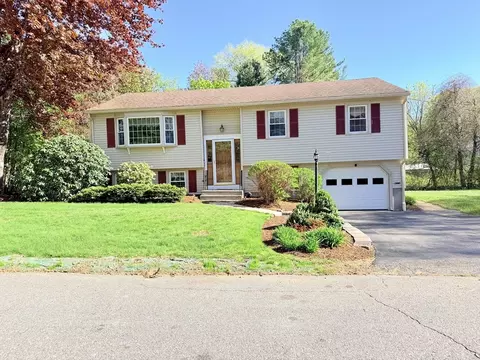 2 Cricklewood Dr, Leicester, MA 01524