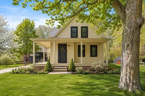 25 Warfield St, Hopedale, MA 01747